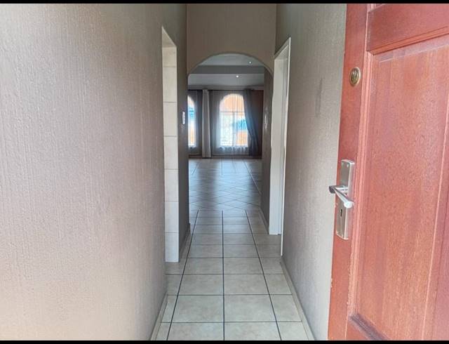2 BEDROOM TOWNHOUSE FOR SALE IN NEW REDRUTH